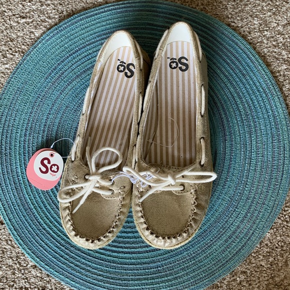 ⛵️ NWT Gold Boat Shoes - Picture 1 of 4